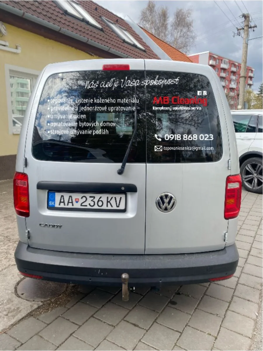 Zadná časť vozidla MB CLEANING s prehľadom služieb
